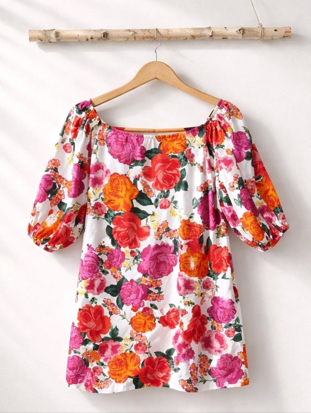 Hermoza NWT Off-Shoulder Felicity Floral Tunic in White W/Pink & Orange Flowers